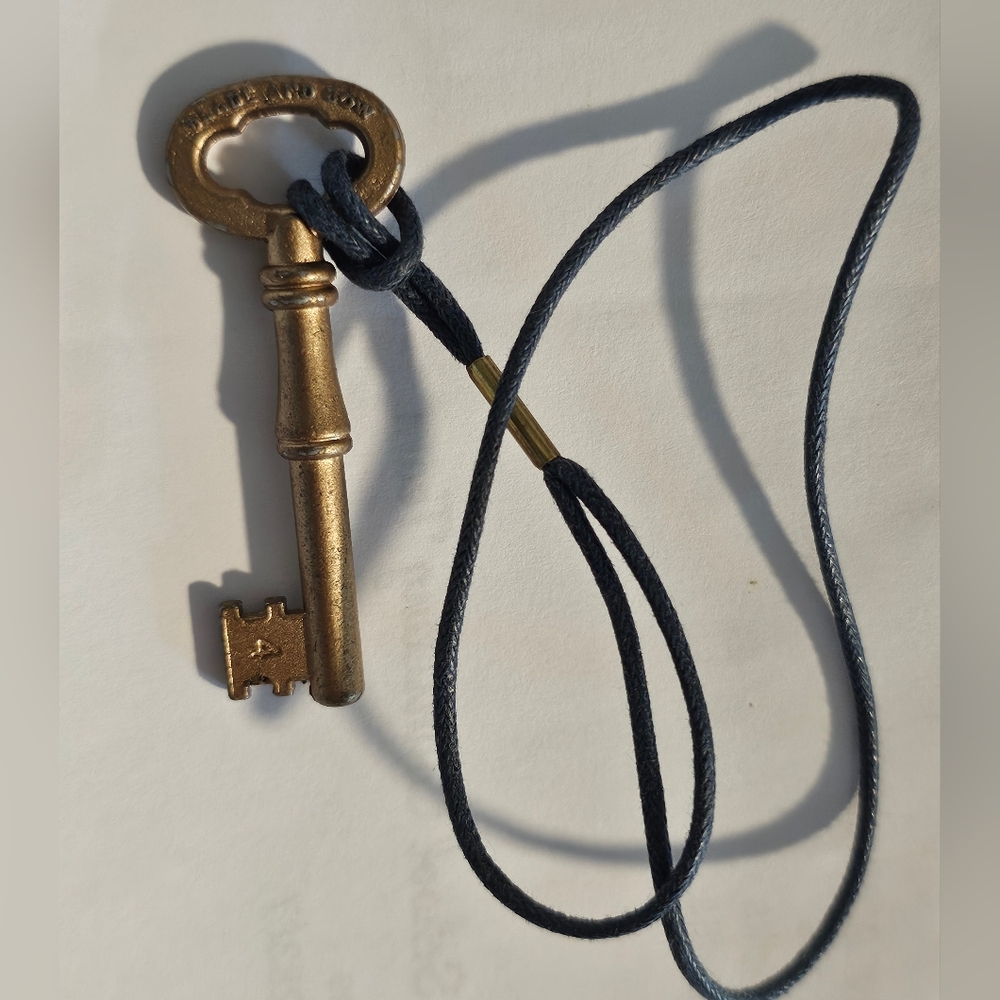 BLADE and BOW BOURBON KEY #4 Stitzel Weller & 4 Collector 5 Keys Club Kentucky‎ - Picture 3 of 6